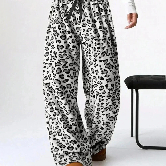 Grey Casual Women's Fleece Leopard Print Lace-Up Loose Pants - Picture 6 of 6